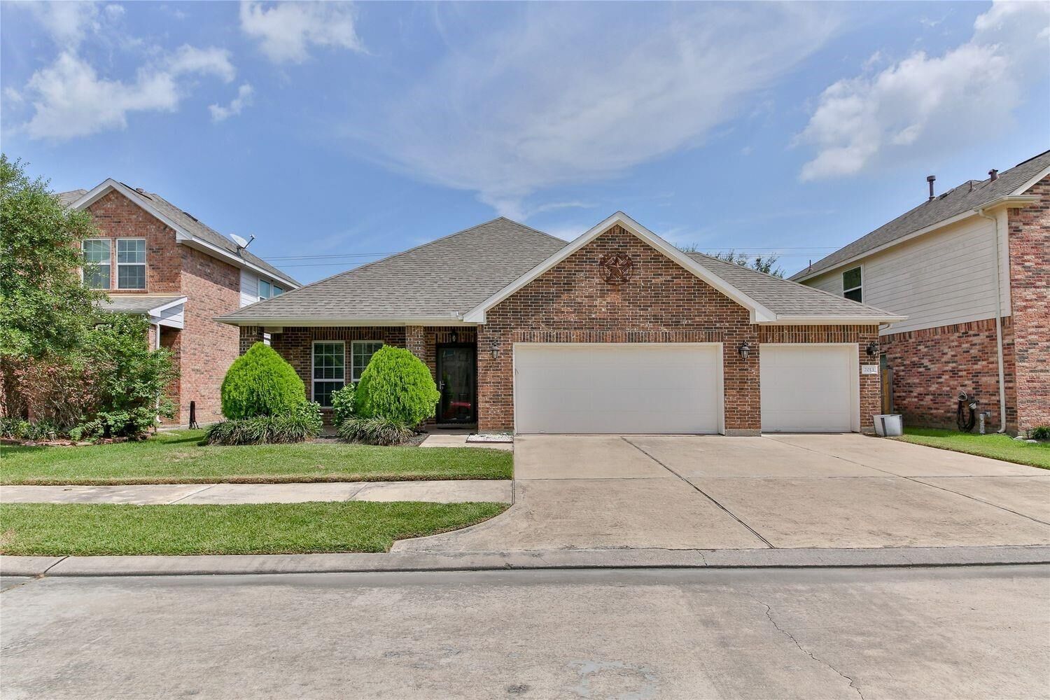 Property Photo:  2013 Troon Drive  TX 77571 