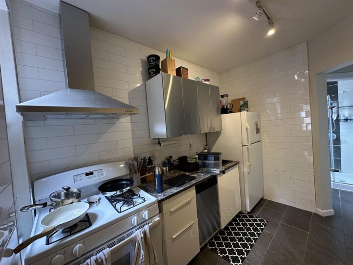 Property Photo:  203 Ogden Ave 5  NJ 07307 