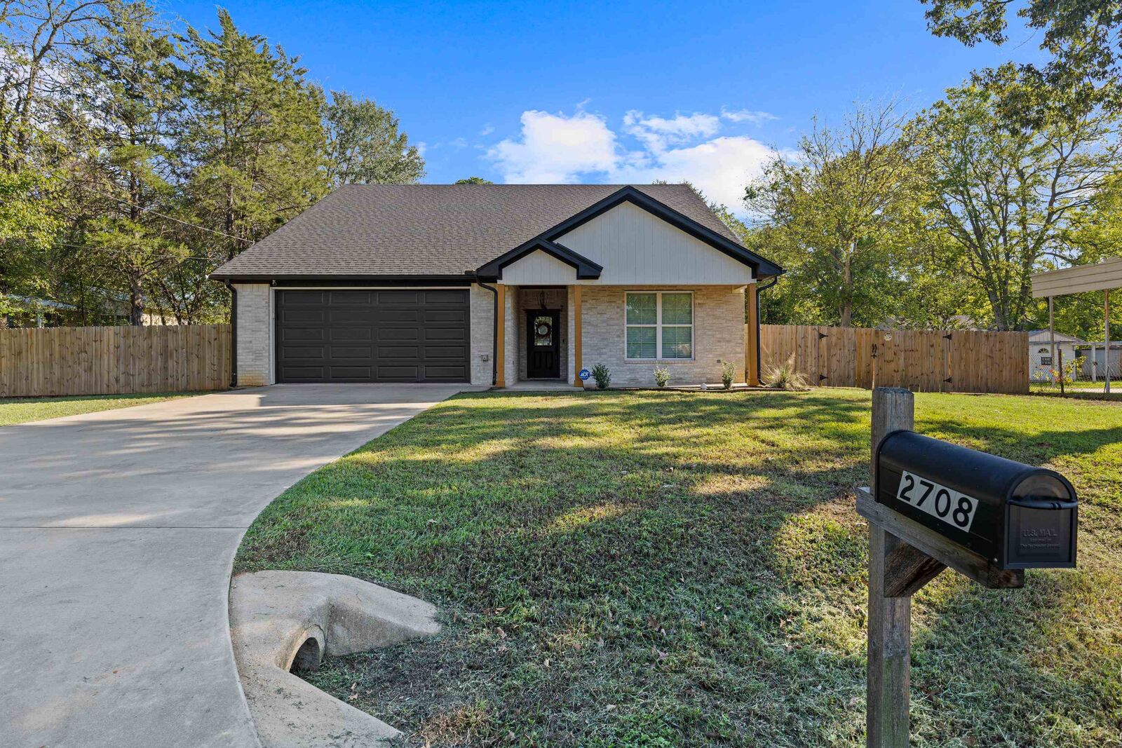 Property Photo:  2708 Ledbetter Street  TX 75662 