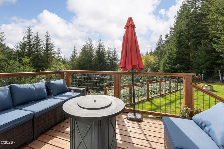 Property Photo:  2708 NE East Devils Lake Road  OR 97368 