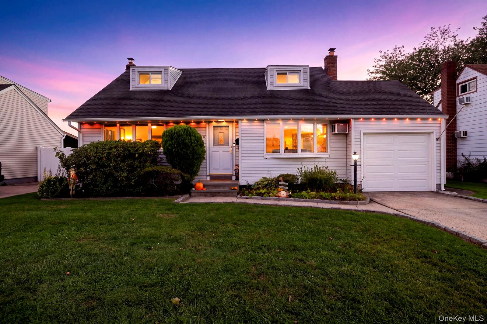 Property Photo:  2066 Seaford Avenue  NY 11783 