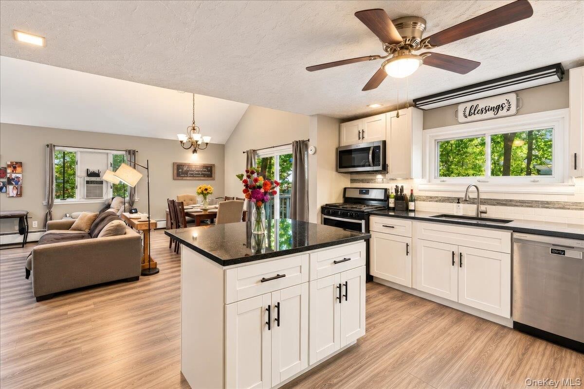 Property Photo:  17 Lakelands Avenue  NY 10925 