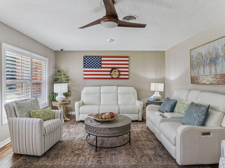 Property Photo:  