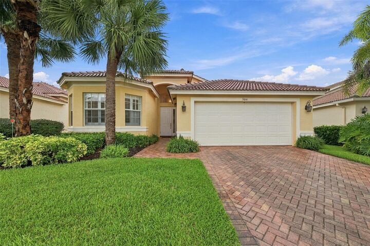 Property Photo:  5014 Sandy Brook Circle  FL 33598 
