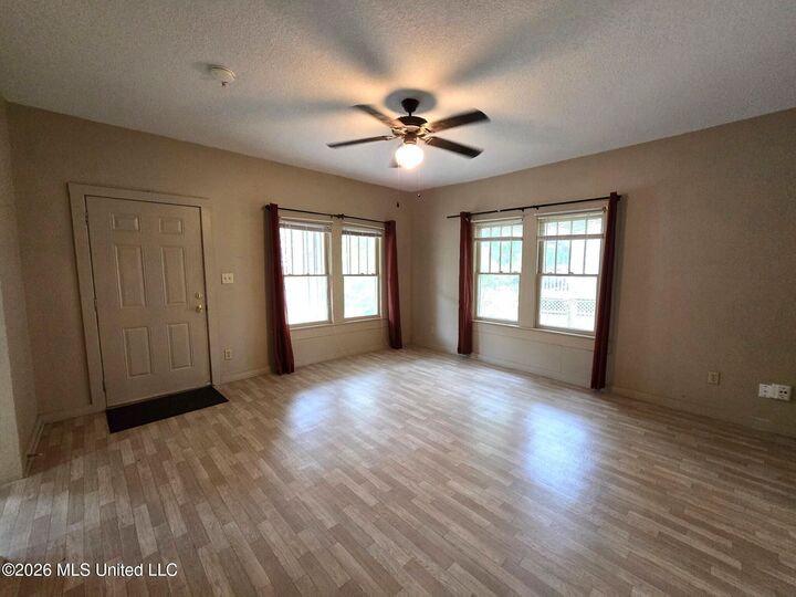 Property Photo:  507 W Magnolia Street  MS 39507 