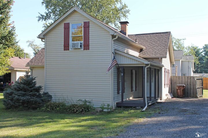 Property Photo:  196 E Walnut Road  MI 49270 