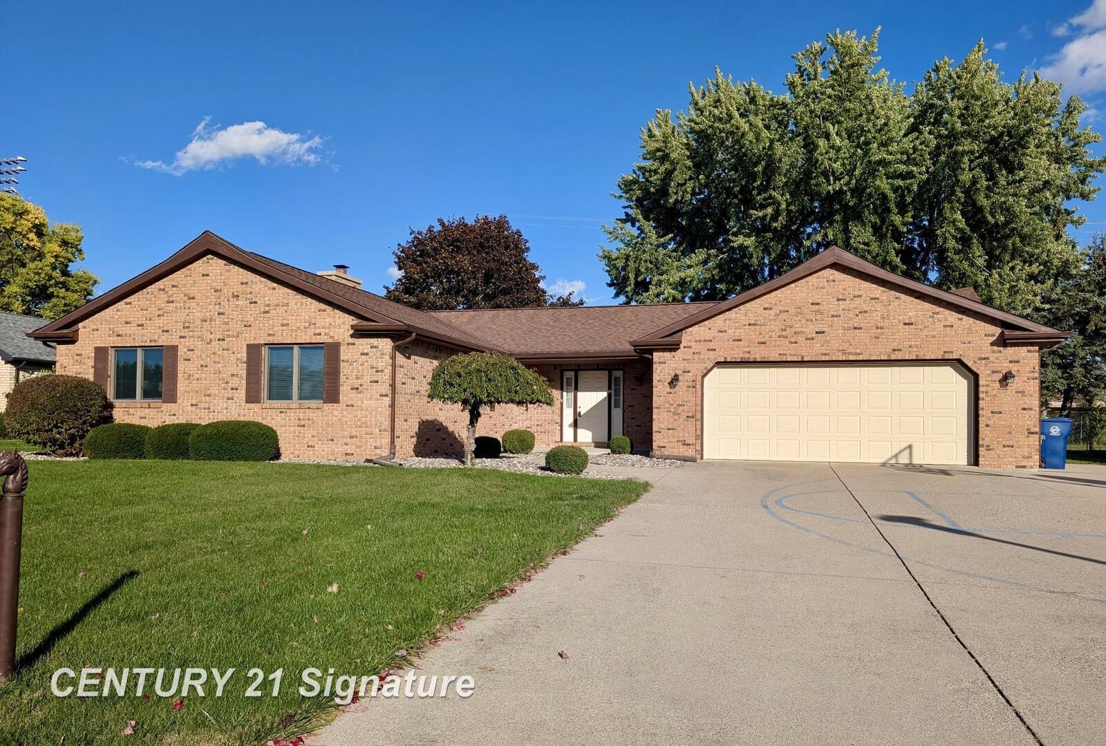 Property Photo:  692 E Pilgrim Drive  MI 48638 