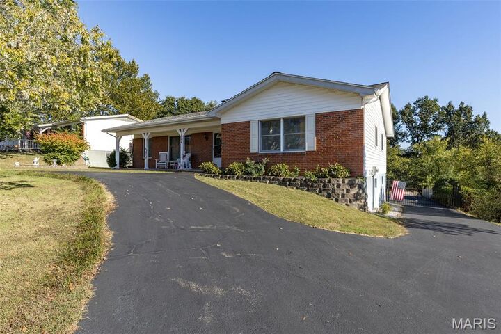 Property Photo:  1604 Saint Marys Lane  MO 63028 