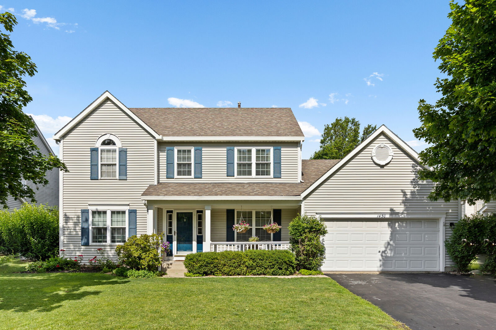 Property Photo: 1450 Ashwood Drive IL 60123