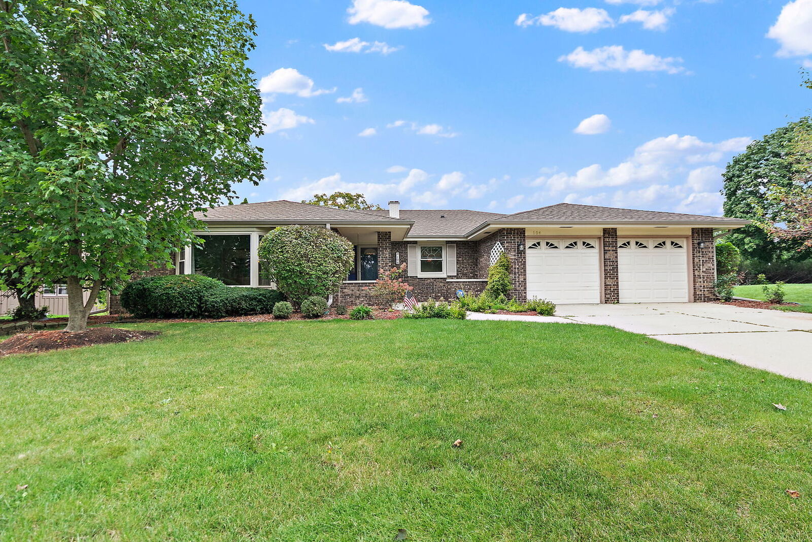 Property Photo:  104 Millis Lane  IL 60193 