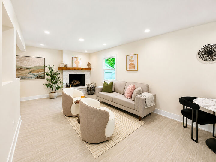 Property Photo:  300 W North Avenue  IL 60103 