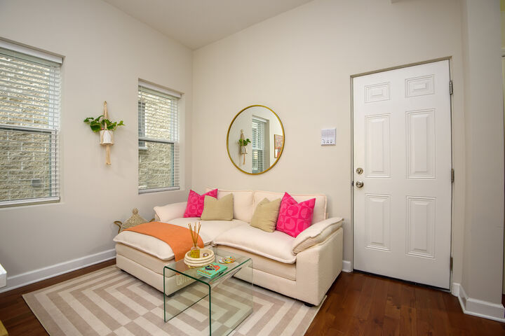 Property Photo:  3505 N Sheffield Avenue 1R  IL 60657 