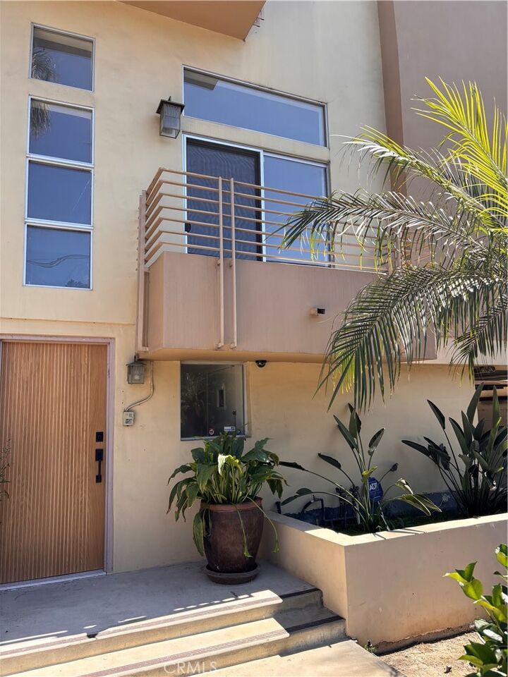 Property Photo: 13440 Moorpark Street 101 CA 91423