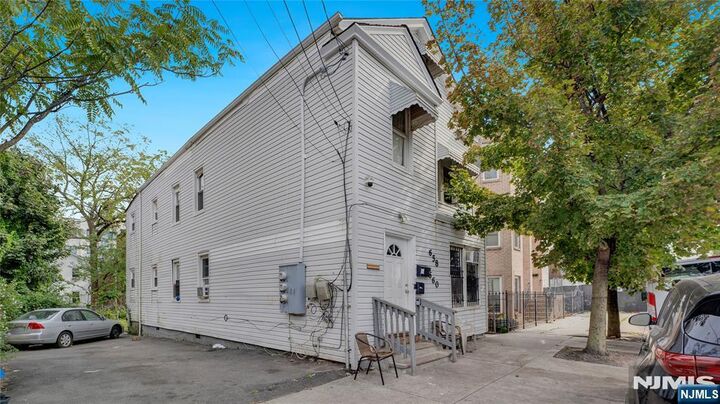 Property Photo:  658-660 12th Street  NJ 07103 