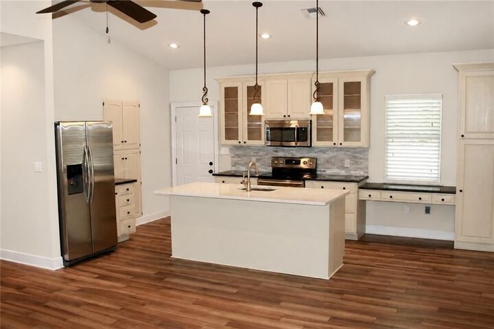 Property Photo:  321 E Hornsby Street  LA 70433 