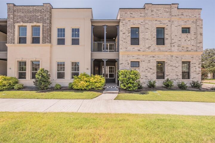 Property Photo: 305 Sunset Lane 102 TX 76114