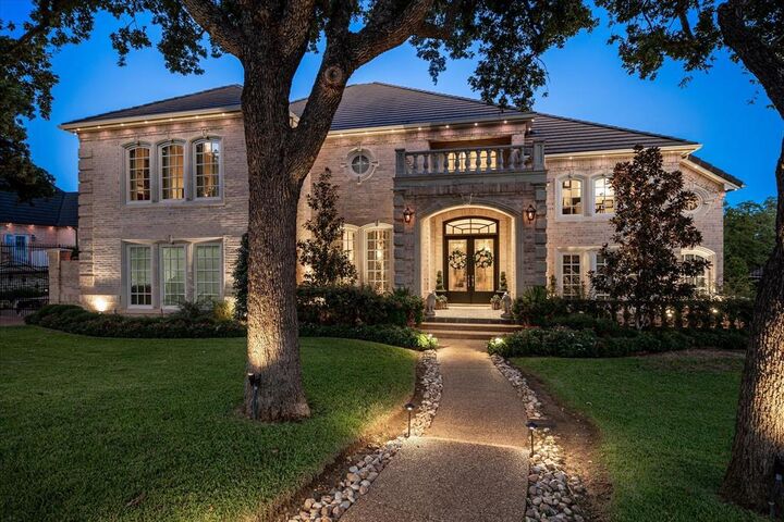 Property Photo: 4813 W Cranbrook Drive TX 76034