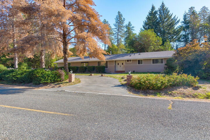 Property Photo:  151 Verna Lane  OR 97527 