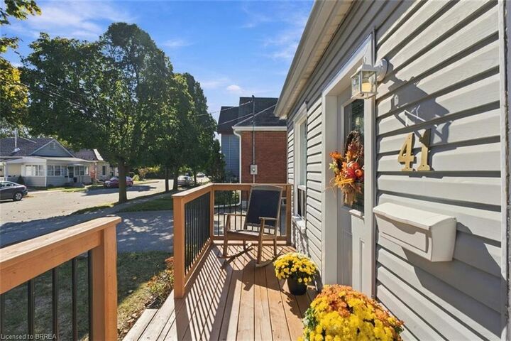 Property Photo:  41 Gordon Street  ON N3S 2N1 