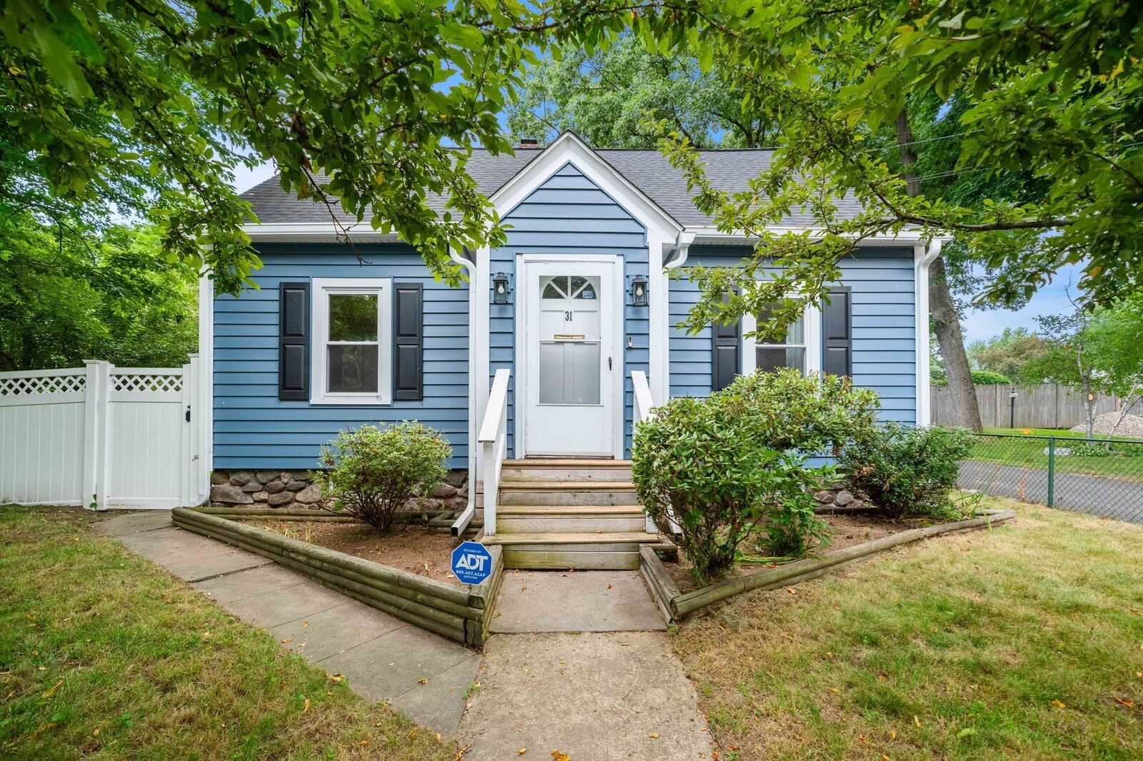 Property Photo:  31 Lincoln St  MA 01844 