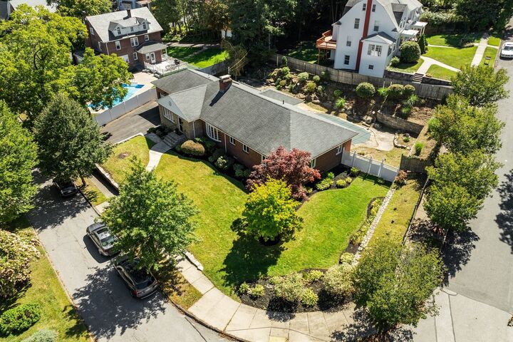 Property Photo:  19 Chamberlain Pkwy  MA 01602 