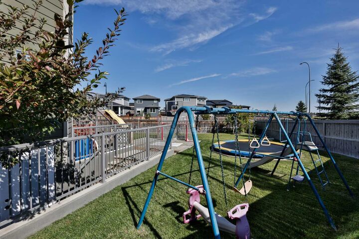 Property Photo:  555 Devonia Road W  AB T1J 5J6 