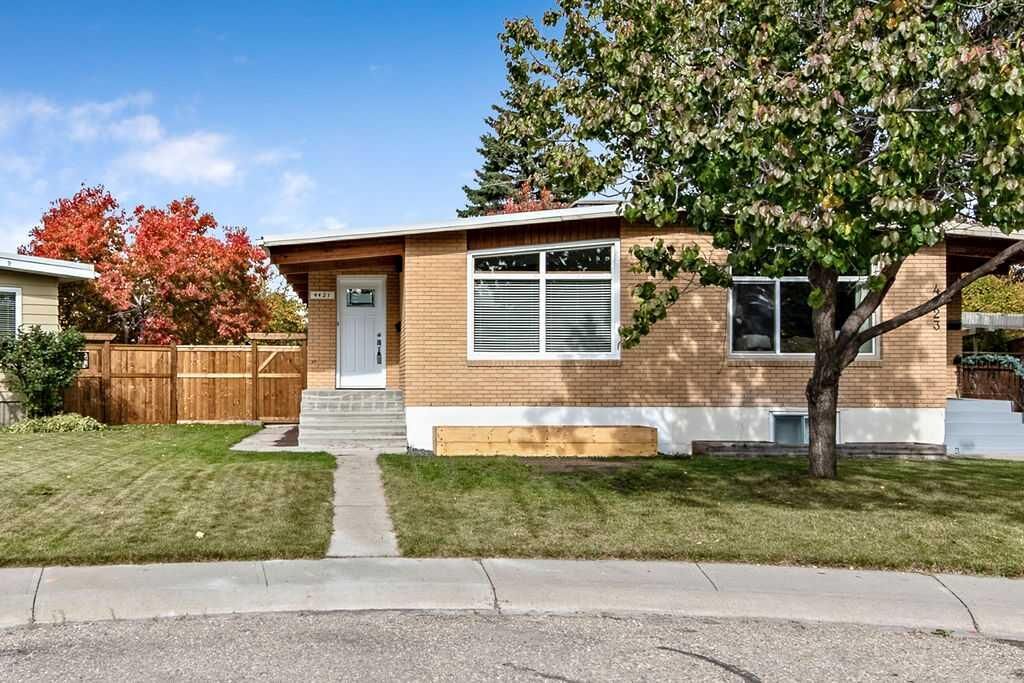 Property Photo:  4421 Vissar Crescent NW  AB T3A 0M6 