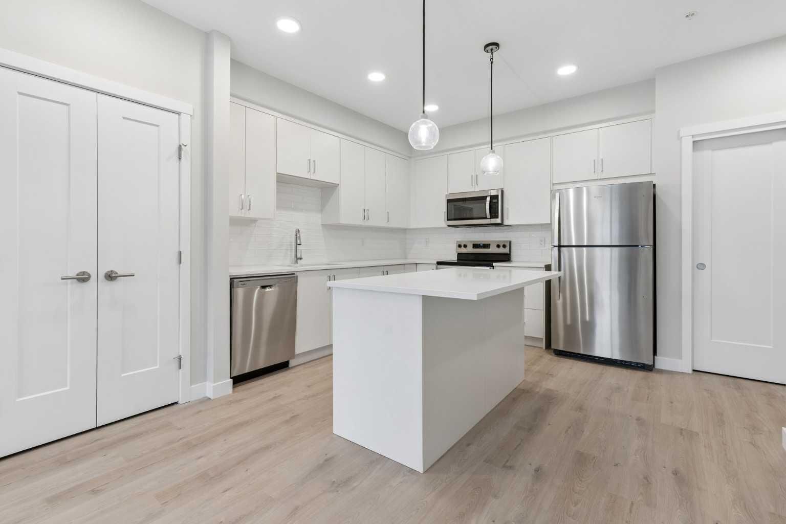 Property Photo:  655 Shawnee Square SW 312  AB T2Y 1E3 