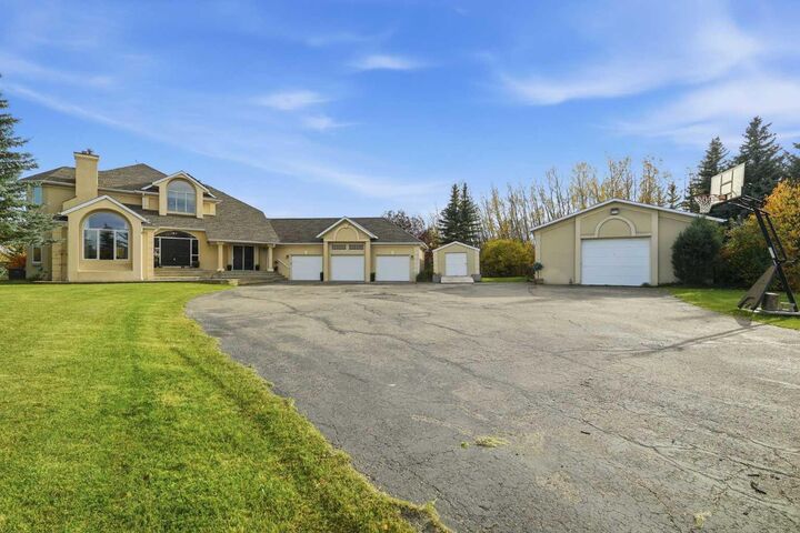 Property Photo:  28 Bearspaw Acres  AB T3R 1H7 