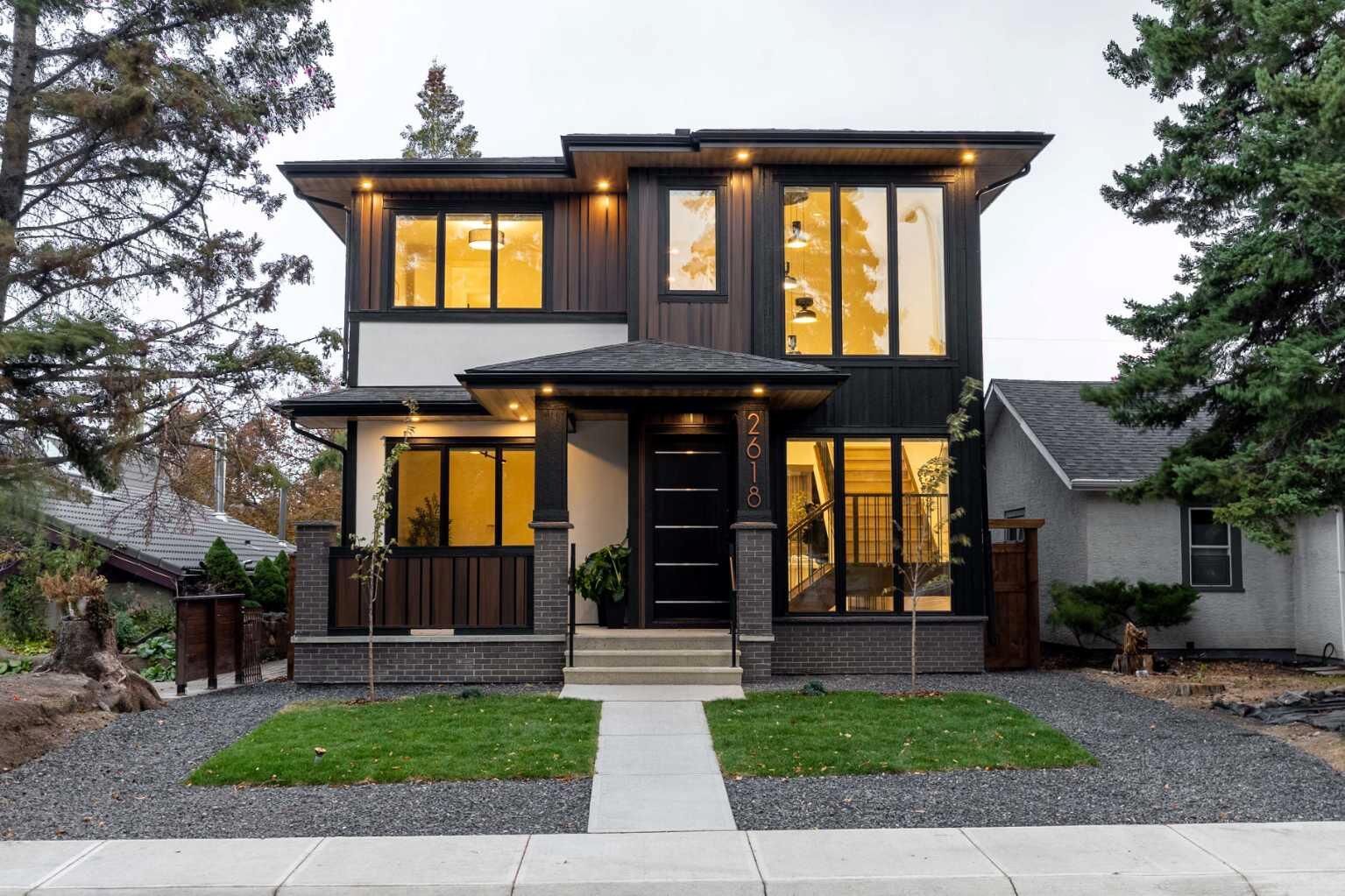 Property Photo:  2618 26 Street SW  AB T3E 2A9 