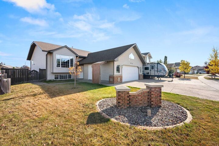 Property Photo:  2113 52 Avenue  AB T9V 3H2 