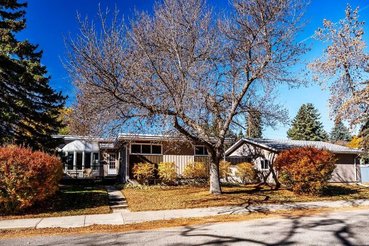 Property Photo:  163 Westwood Drive SW  AB T3C 2W2 