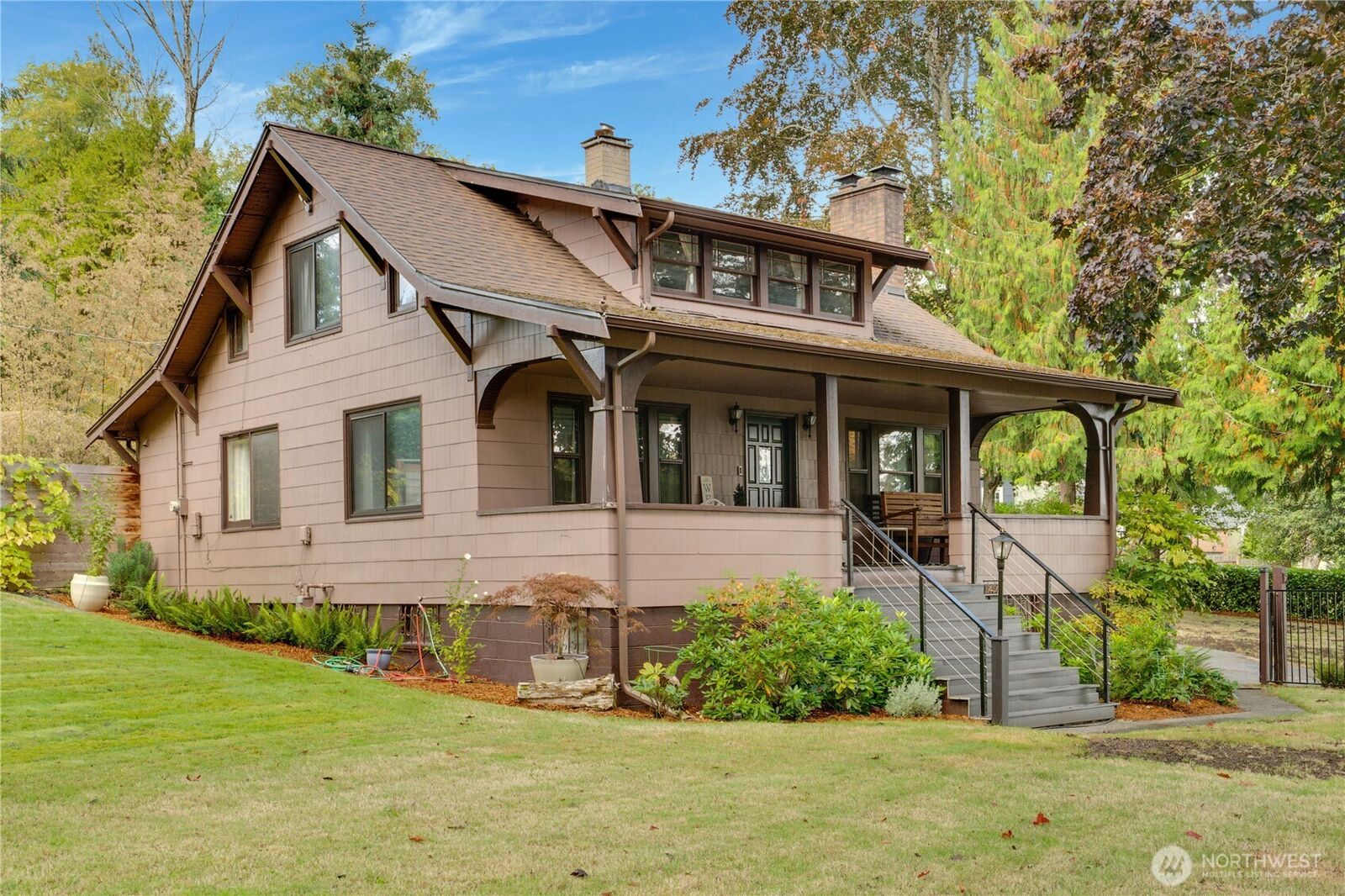Property Photo: 11457 Glendale Way S WA 98168