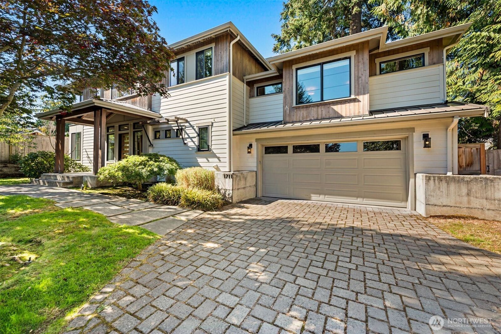 Property Photo:  1711  4th St  WA 98033 