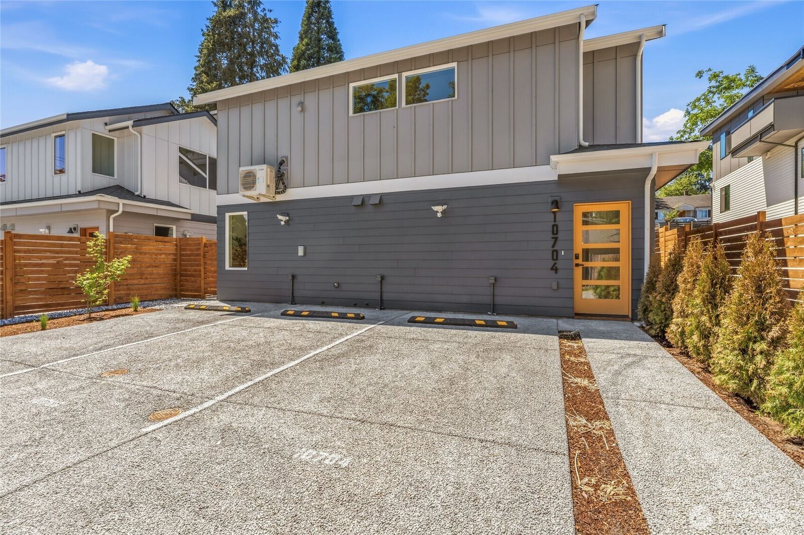 Property Photo:  10706  Linden Avenue N  WA 98133 