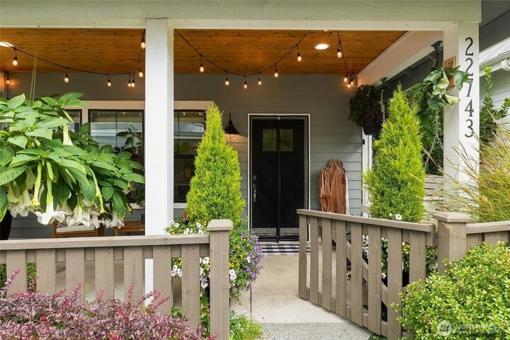 Property Photo: 22743 SE 14th Court 14 WA 98075