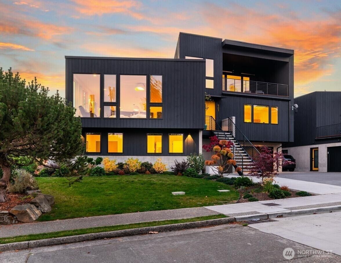 Property Photo:  6203  52nd Avenue S  WA 98118 