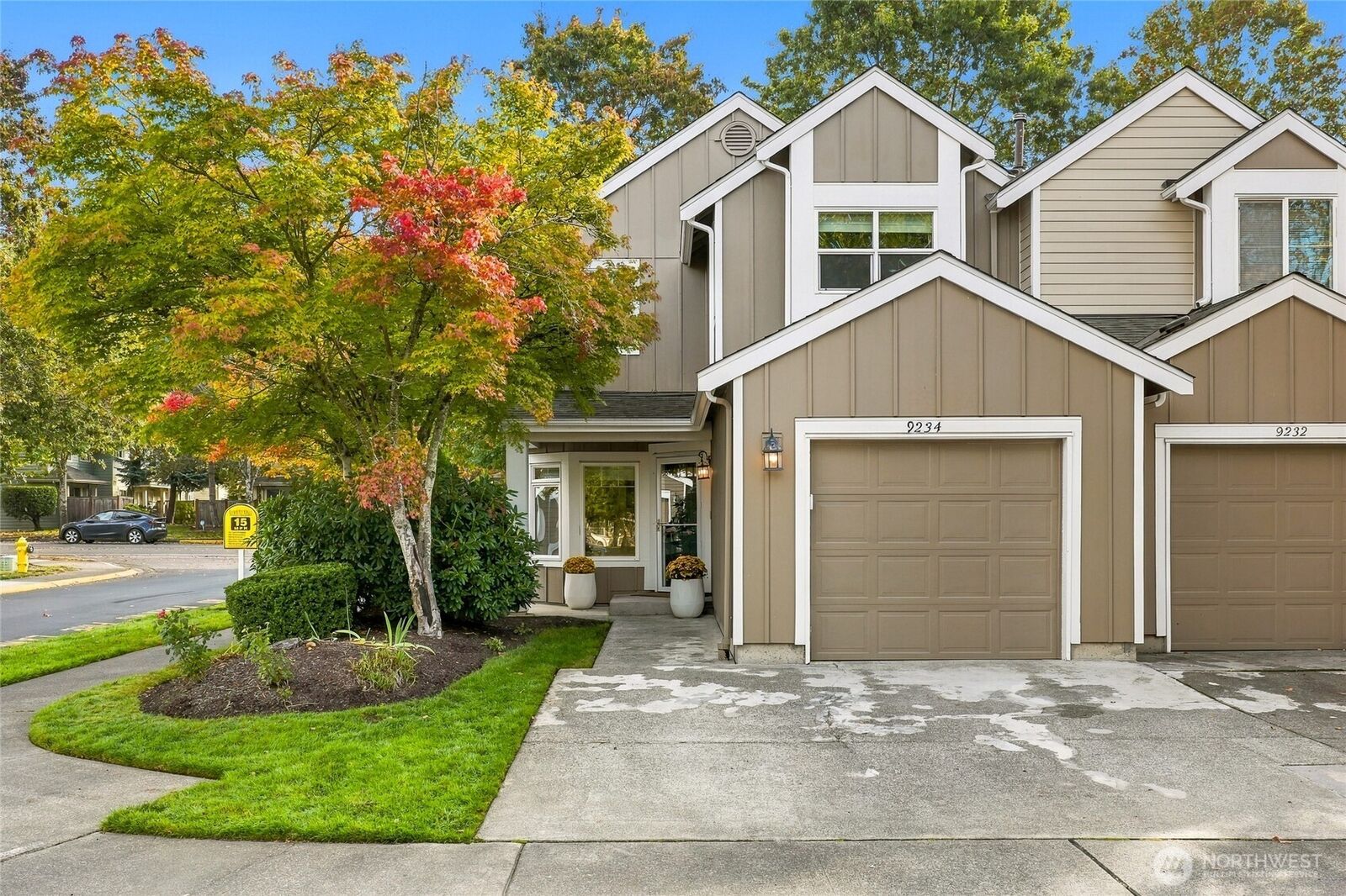 Property Photo: 9234 159th Place NE 102 WA 98052