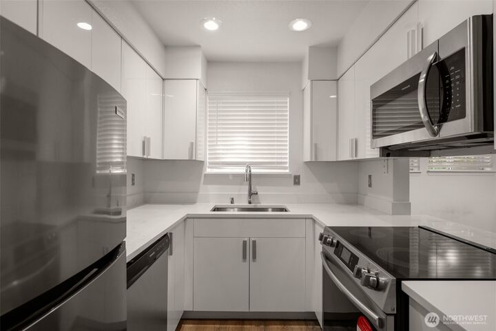 Property Photo:  2600  118th Avenue SE 4-101  WA 98005 