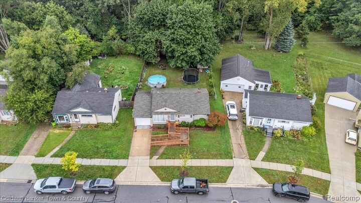 Property Photo:  734 Elmwood Drive  MI 48430 