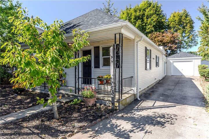 Property Photo:  107 Crescent View Avenue  RI 02915 