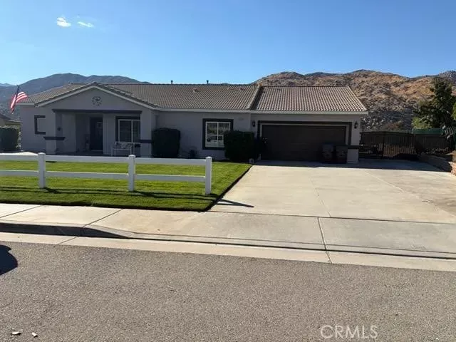Property Photo: 1424 Charles St CA 92220
