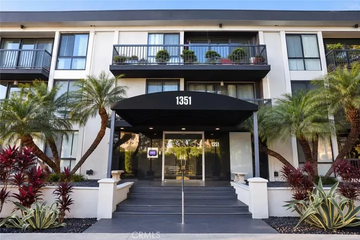 Property Photo:  1351 N Crescent Heights 308  CA 90046 