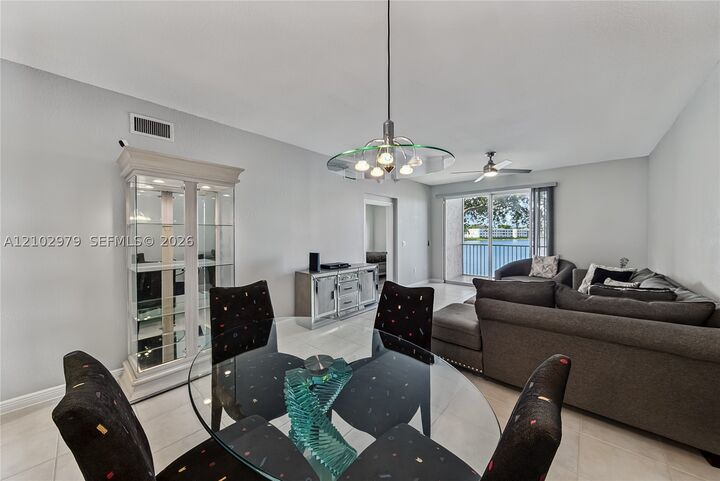 Property Photo:  7623 Southampton Ter 206  FL 33321 