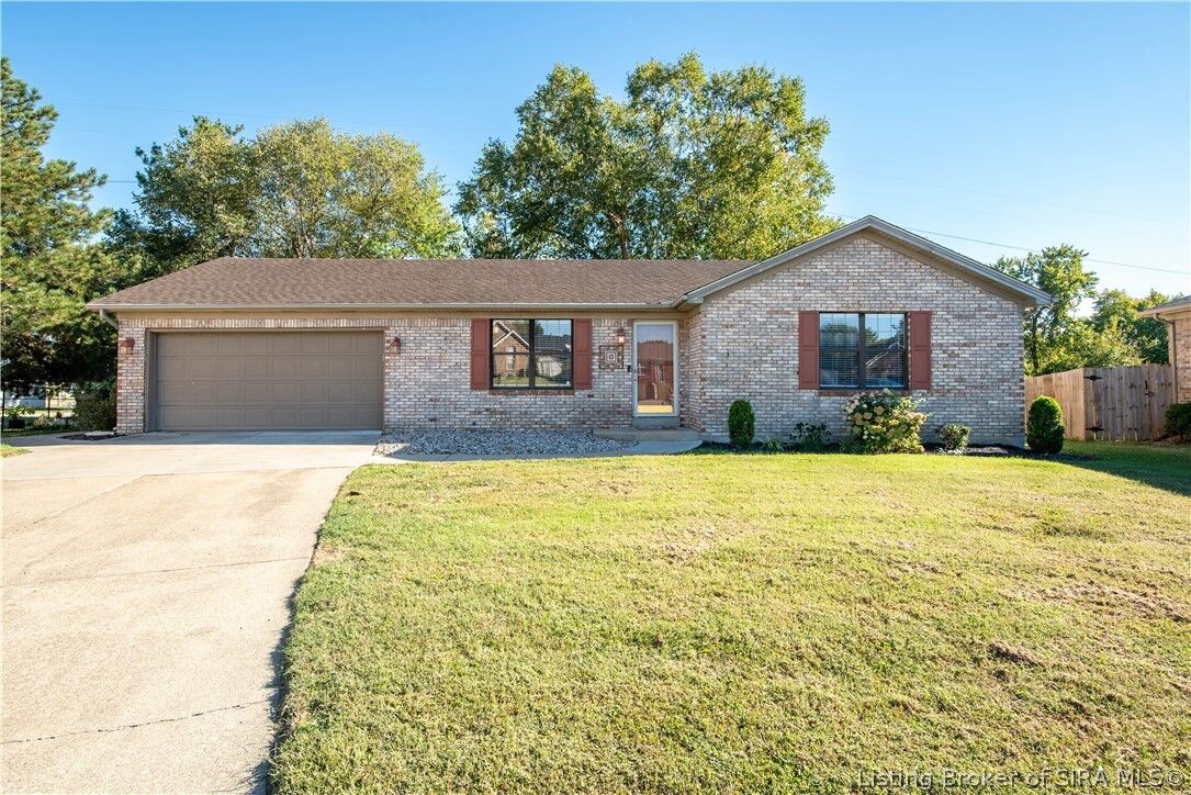 Property Photo:  81 Fieldstone Court  IN 47150 