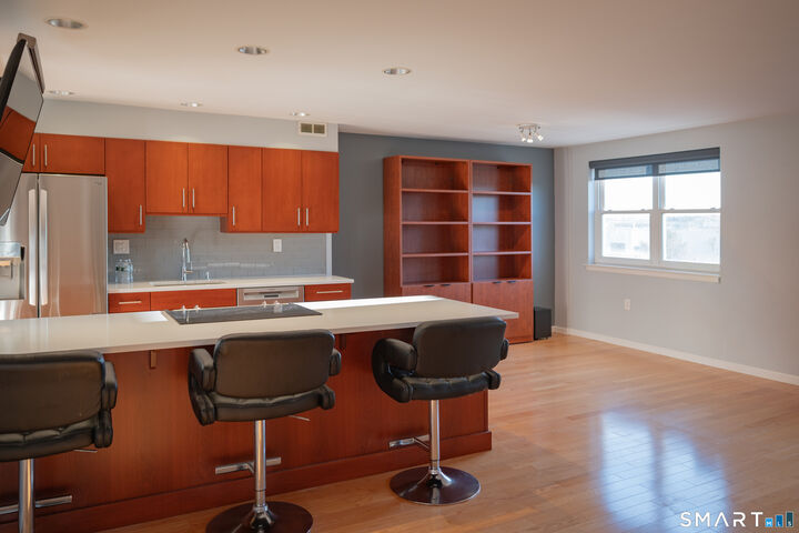 Property Photo:  893 Farmington Avenue 6F  CT 06119 