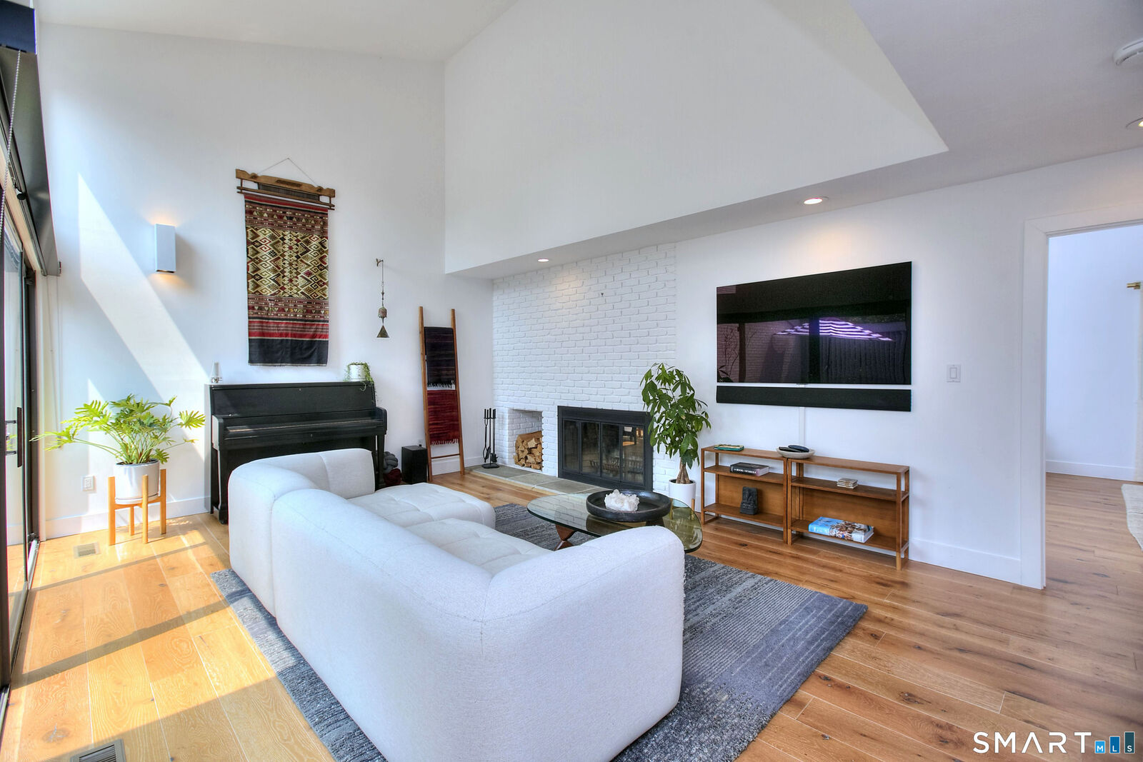 Property Photo: 104 Harvest Commons 104 CT 06880