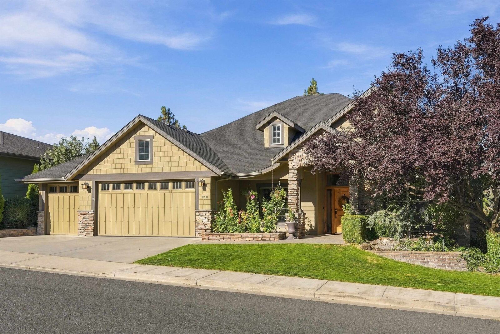 Property Photo:  810 W Willapa Ave  WA 99224 