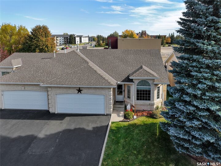 Property Photo:  135 Pinehouse Drive 3  SK S7K 5W1 