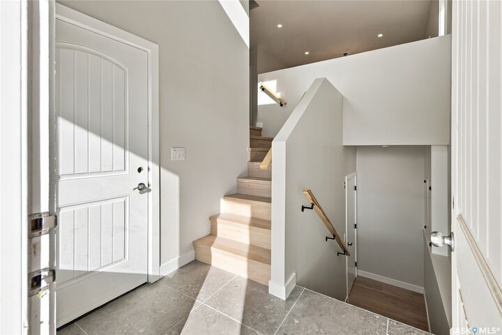 Property Photo:  526 Kinloch Court  SK S7M 5X1 